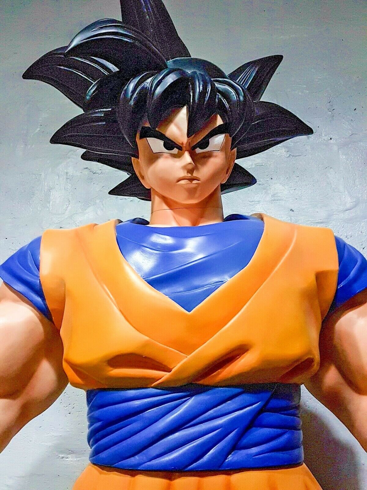 ui goku statue